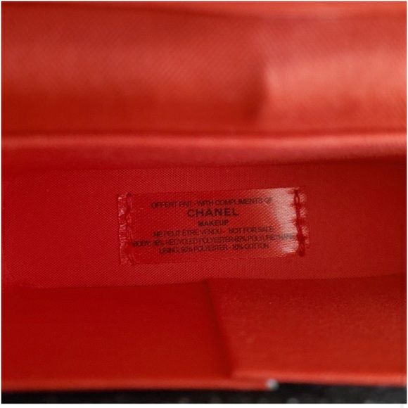 Authentic New In Box small leather CHANEL purse with mirror and chain. - Picture 4 of 5